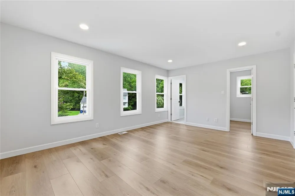 14 Saddle Drive Mount Laurel, NJ 08054