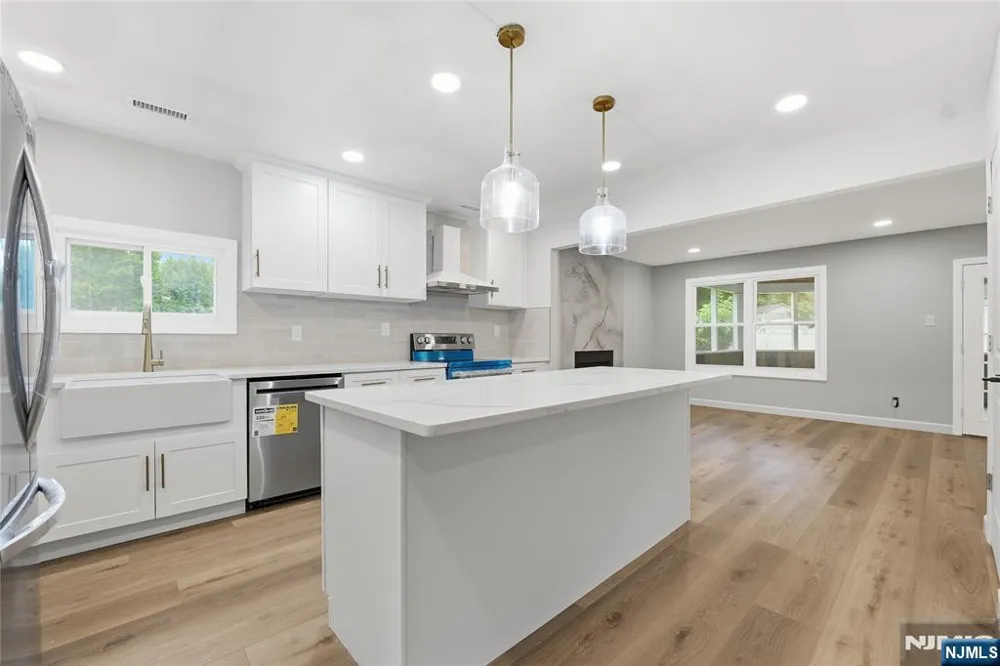 14 Saddle Drive Mount Laurel, NJ 08054