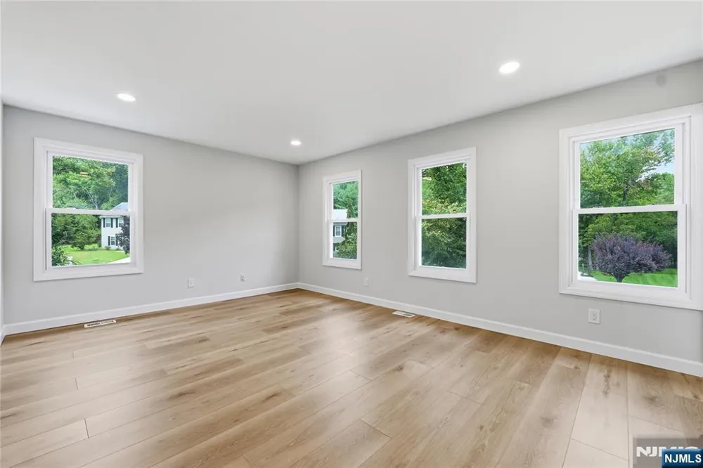 14 Saddle Drive Mount Laurel, NJ 08054