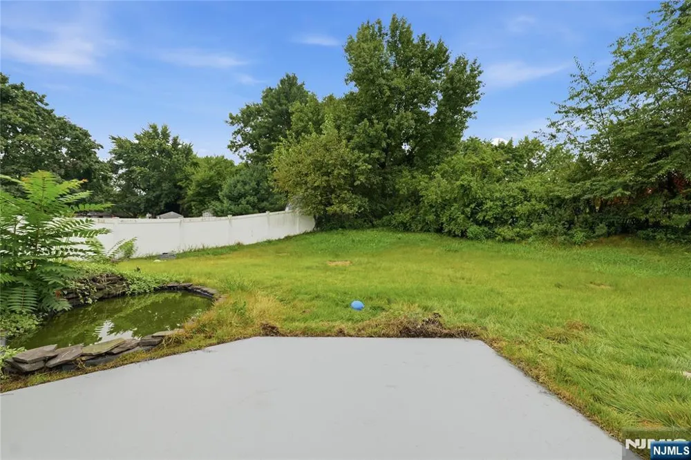 14 Saddle Drive Mount Laurel, NJ 08054