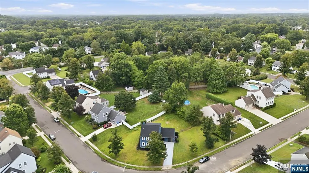 14 Saddle Drive Mount Laurel, NJ 08054