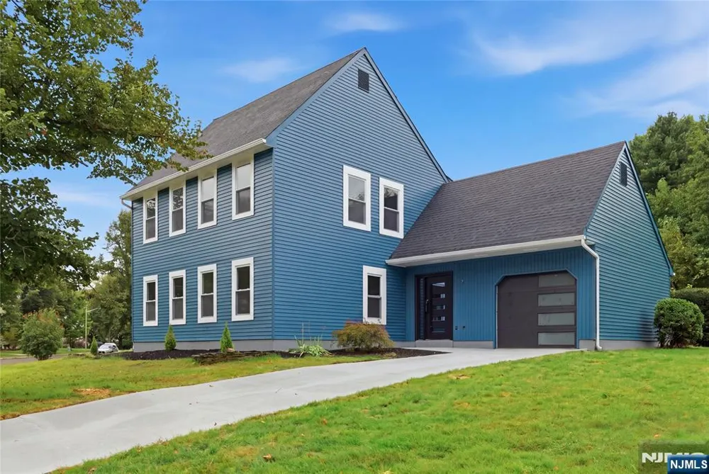 14 Saddle Drive Mount Laurel, NJ 08054