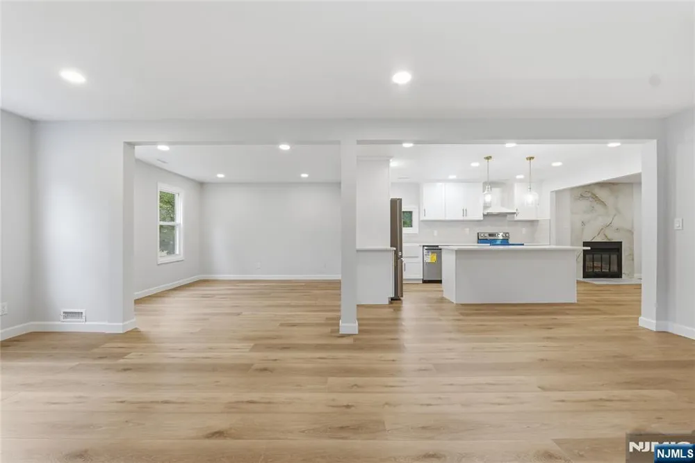 14 Saddle Drive Mount Laurel, NJ 08054