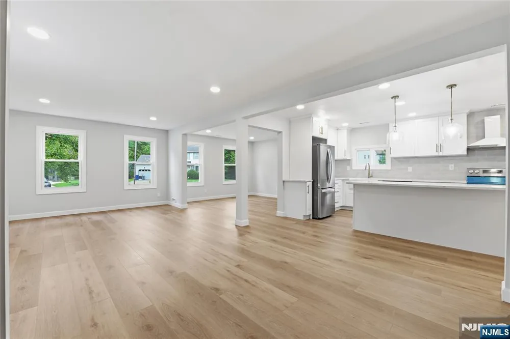 14 Saddle Drive Mount Laurel, NJ 08054