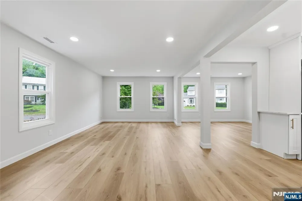 14 Saddle Drive Mount Laurel, NJ 08054