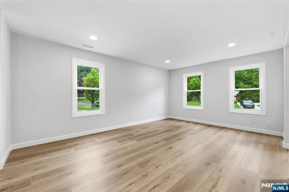 14 Saddle Drive Mount Laurel, NJ 08054