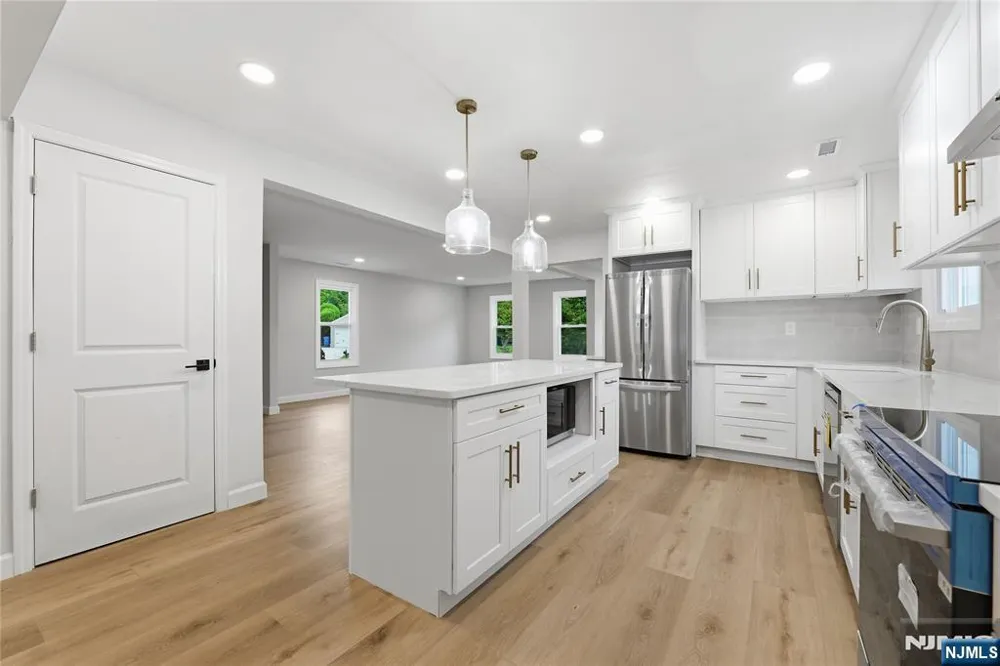 14 Saddle Drive Mount Laurel, NJ 08054
