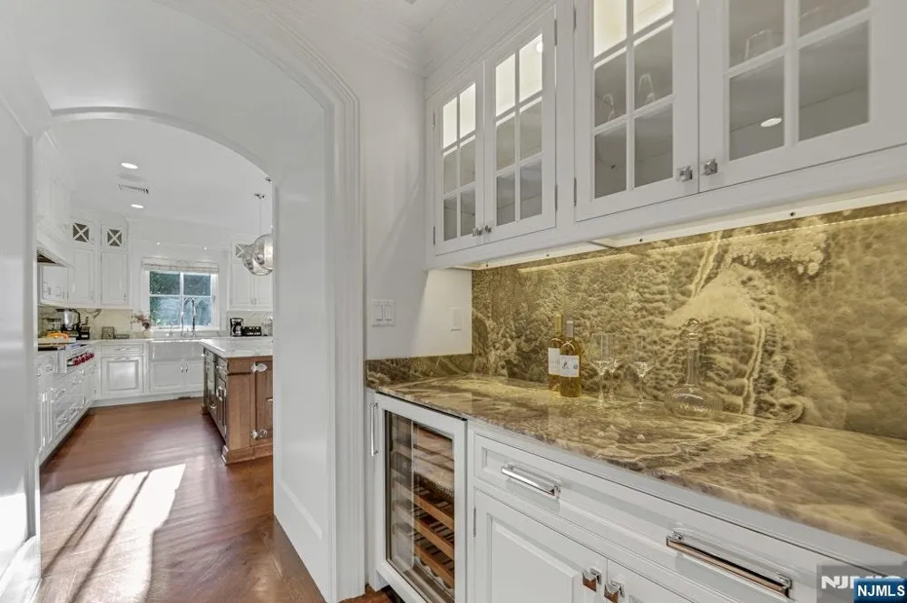 373 Hardenburgh Avenue Demarest, NJ 07627
