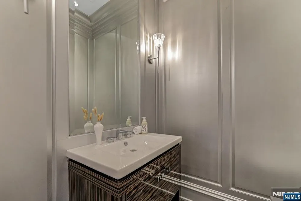 373 Hardenburgh Avenue Demarest, NJ 07627