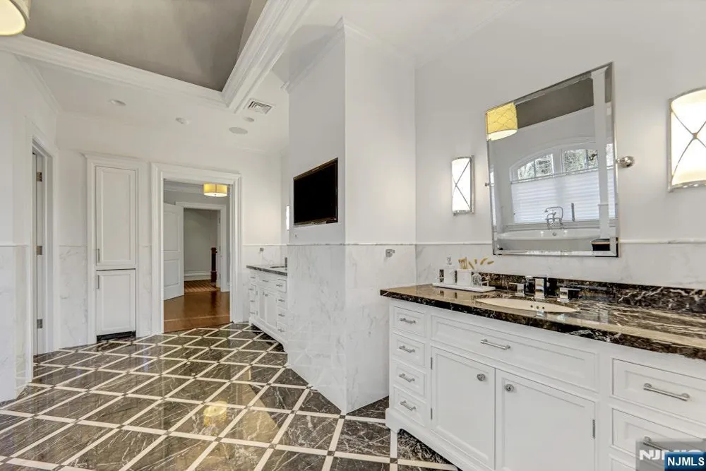 373 Hardenburgh Avenue Demarest, NJ 07627