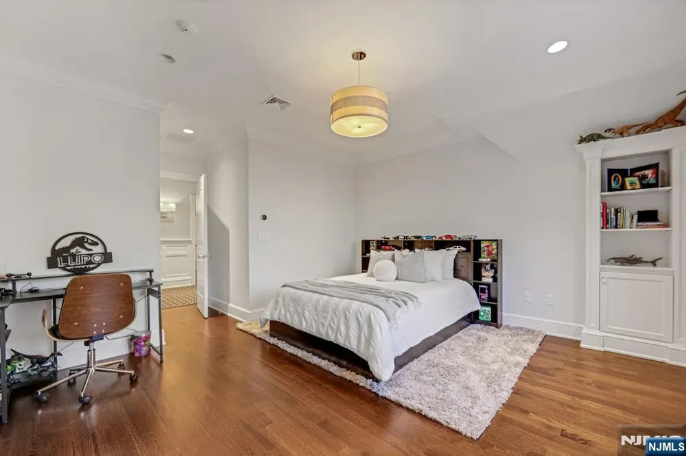 373 Hardenburgh Avenue Demarest, NJ 07627