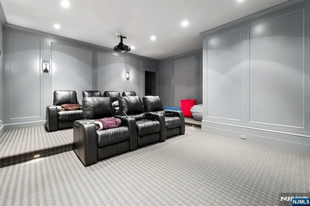 373 Hardenburgh Avenue Demarest, NJ 07627