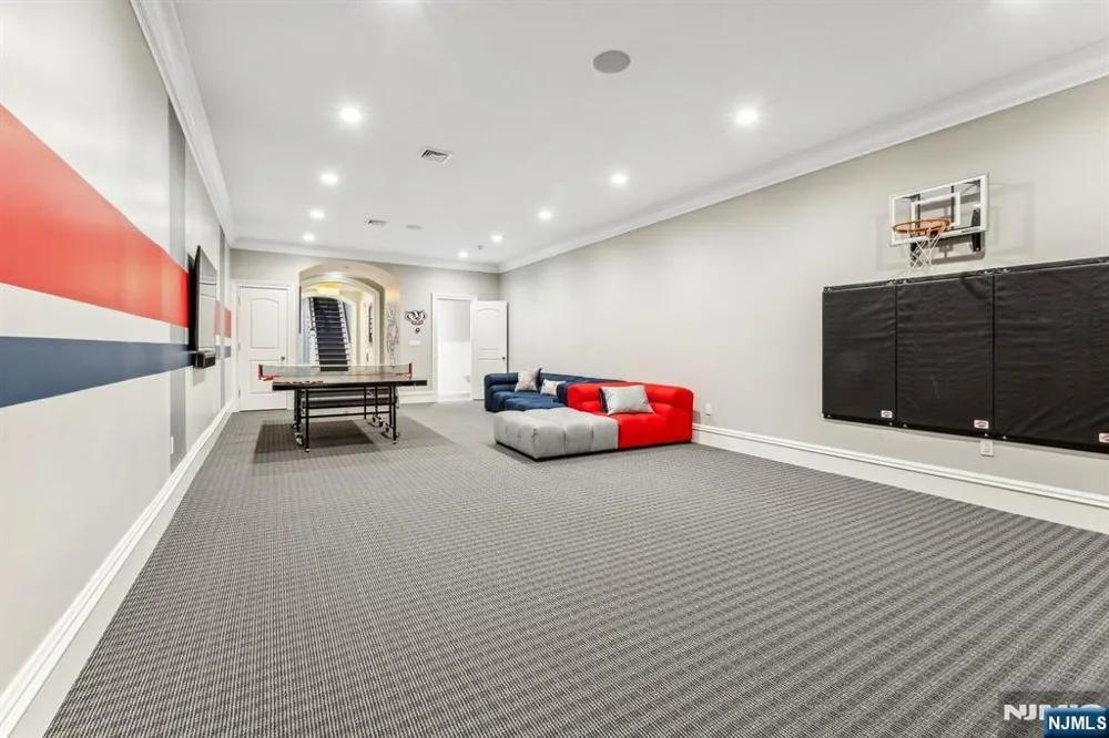 373 Hardenburgh Avenue Demarest, NJ 07627