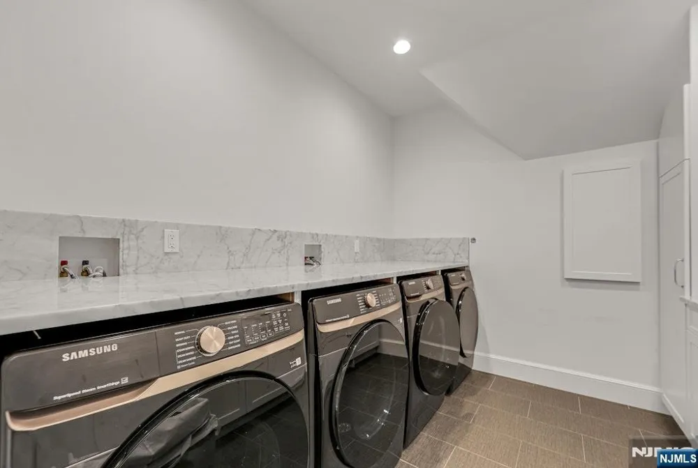 373 Hardenburgh Avenue Demarest, NJ 07627