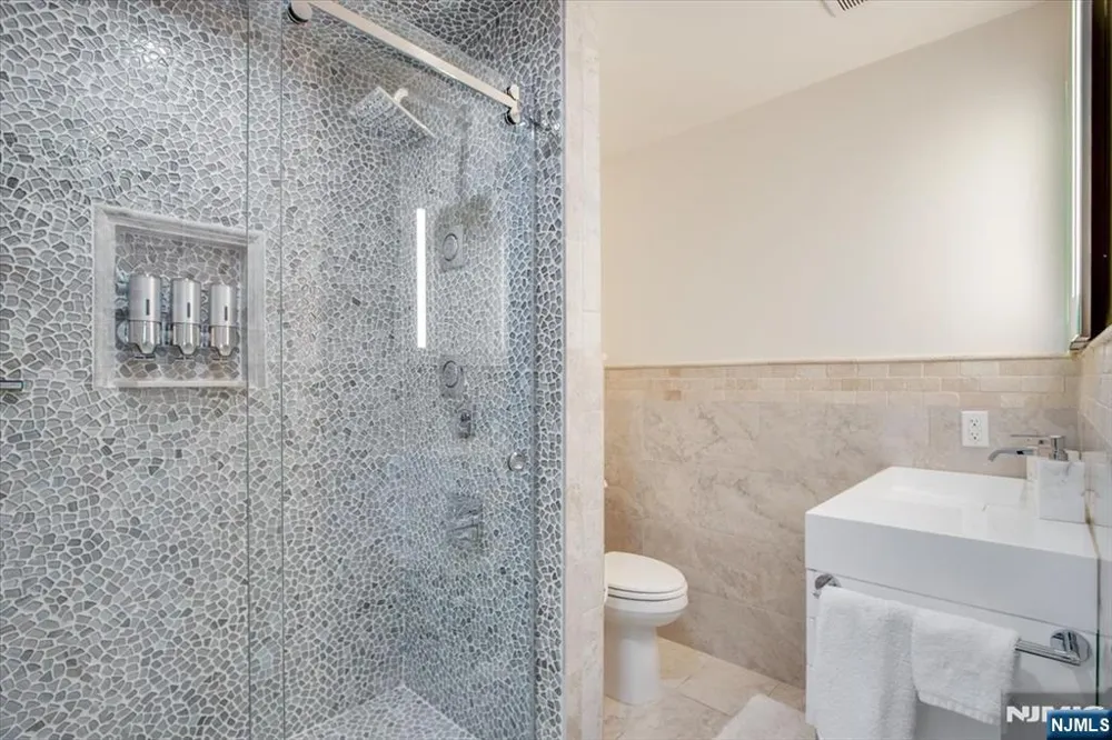 825 Riverside B202 Lyndhurst, NJ 07071