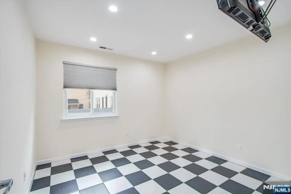 825 Riverside B202 Lyndhurst, NJ 07071