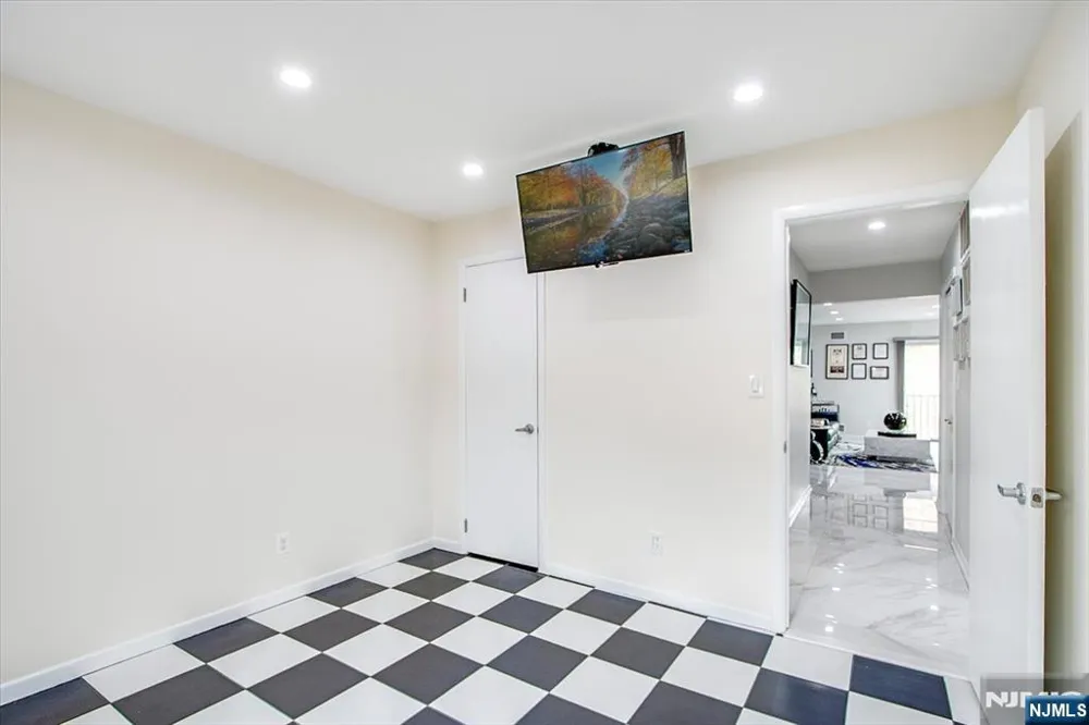 825 Riverside B202 Lyndhurst, NJ 07071