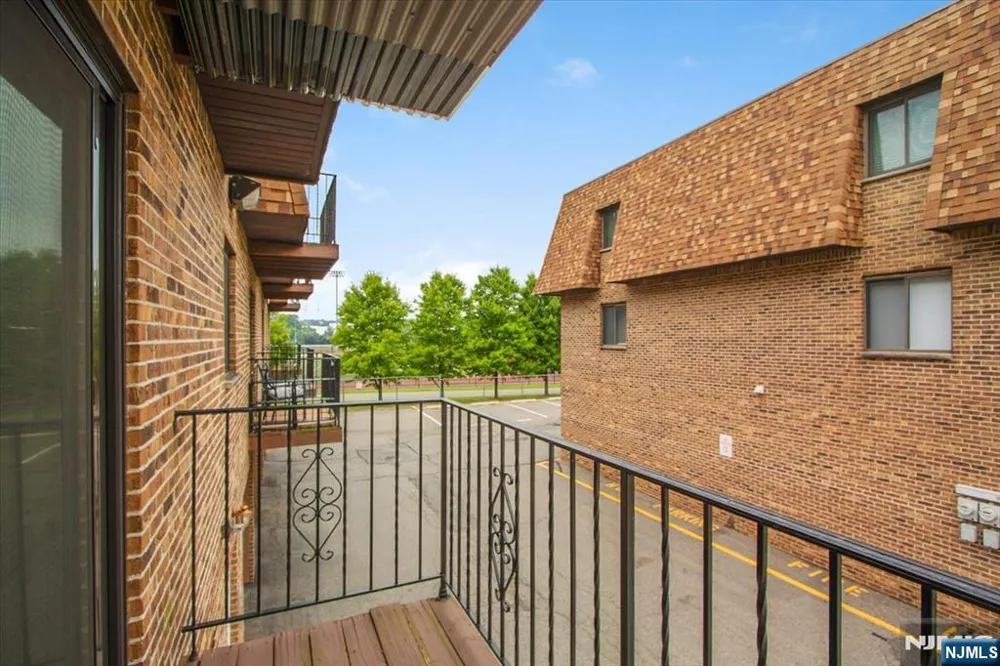 825 Riverside B202 Lyndhurst, NJ 07071