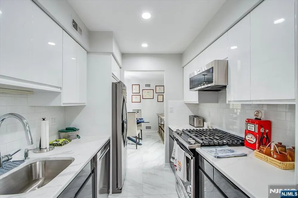 825 Riverside B202 Lyndhurst, NJ 07071