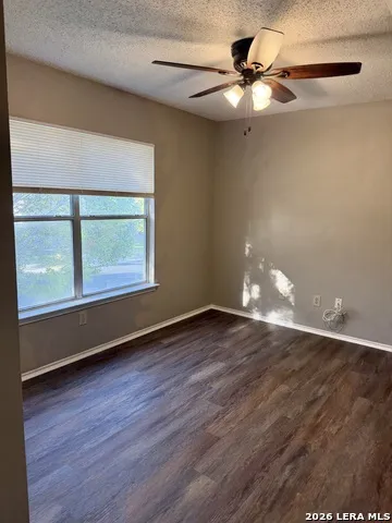 10158 Bastrop Crk San Antonio, TX 78245