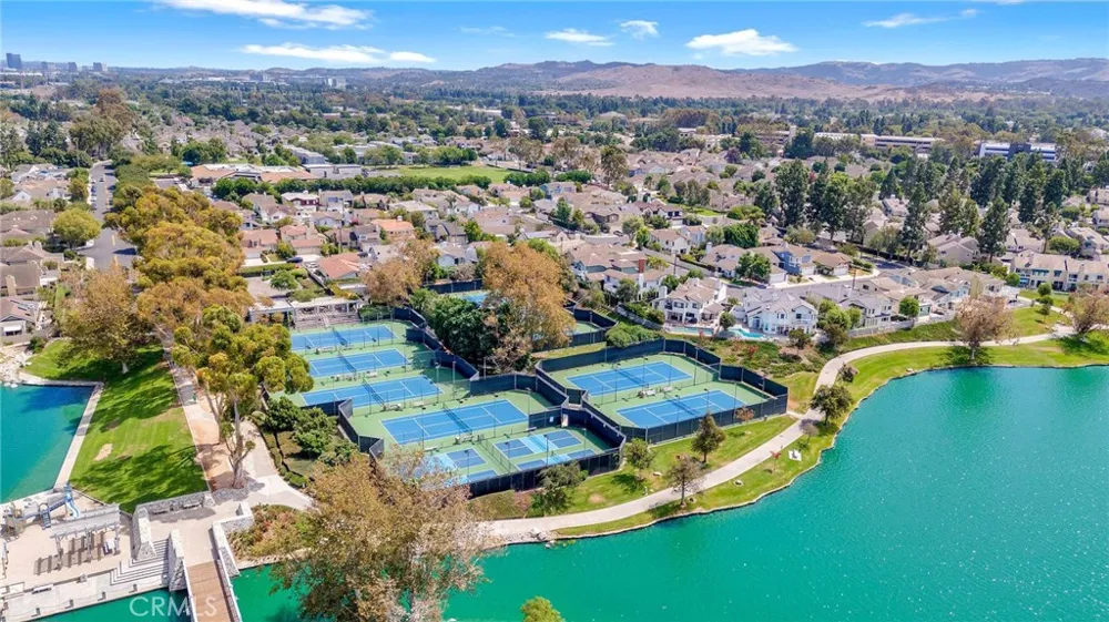 15 Brookfield Irvine, CA 92604