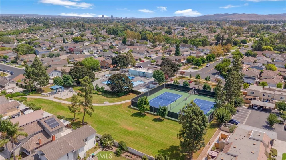 15 Brookfield Irvine, CA 92604