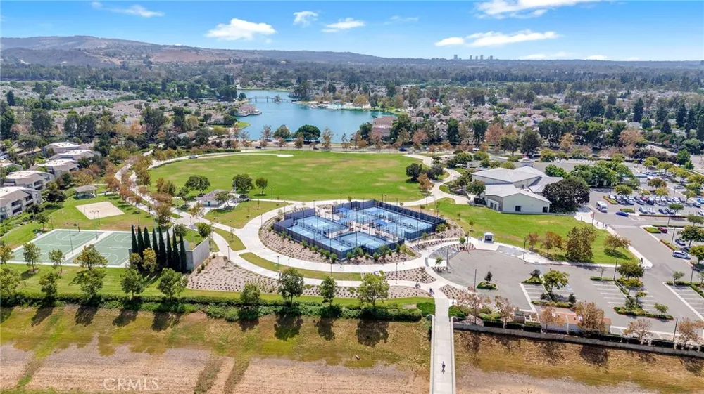 15 Brookfield Irvine, CA 92604