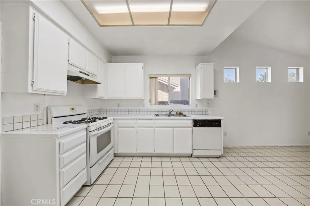 12175 Cobblestone Drive Victorville, CA 92392