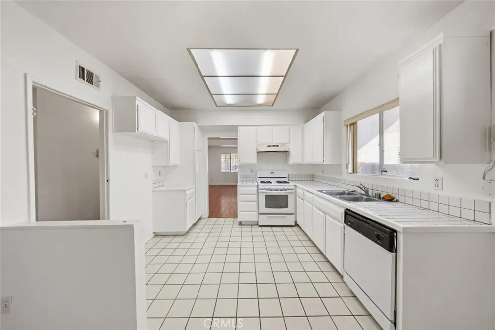 12175 Cobblestone Drive Victorville, CA 92392