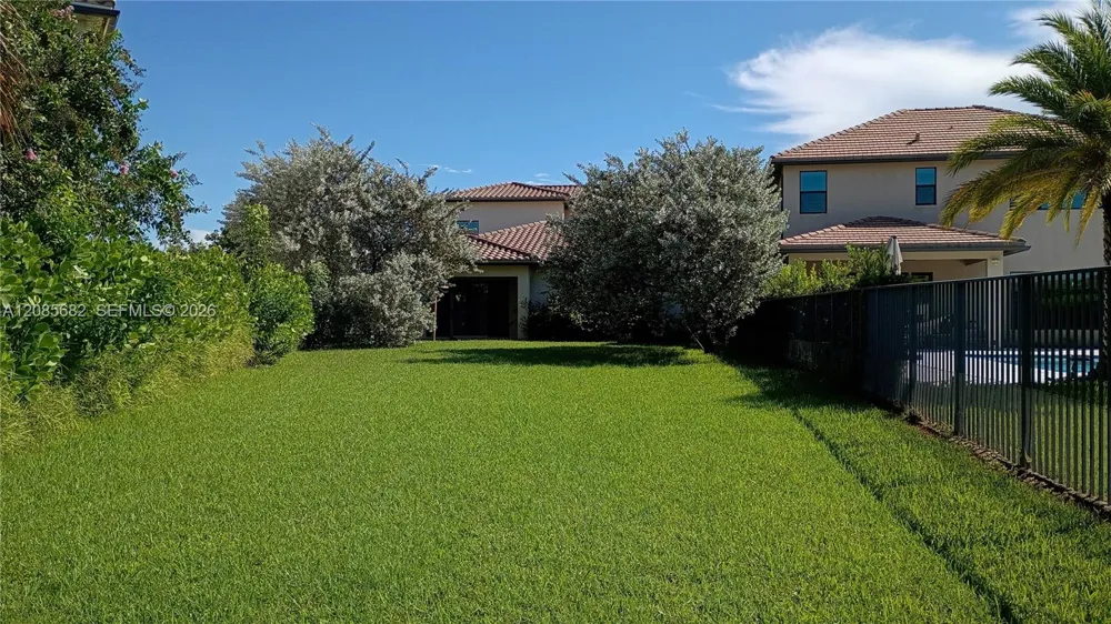 1280 SW 113th Way Pembroke Pines, FL 33025