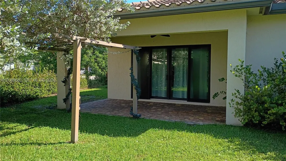 1280 SW 113th Way Pembroke Pines, FL 33025
