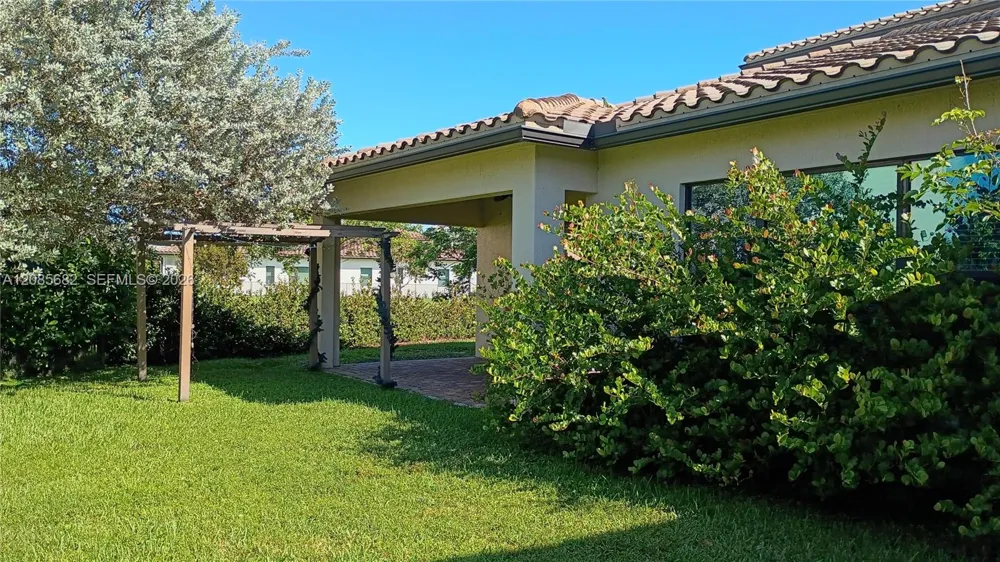 1280 SW 113th Way Pembroke Pines, FL 33025