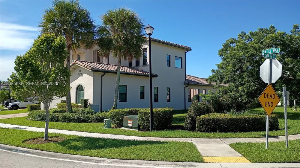 1280 SW 113th Way Pembroke Pines, FL 33025