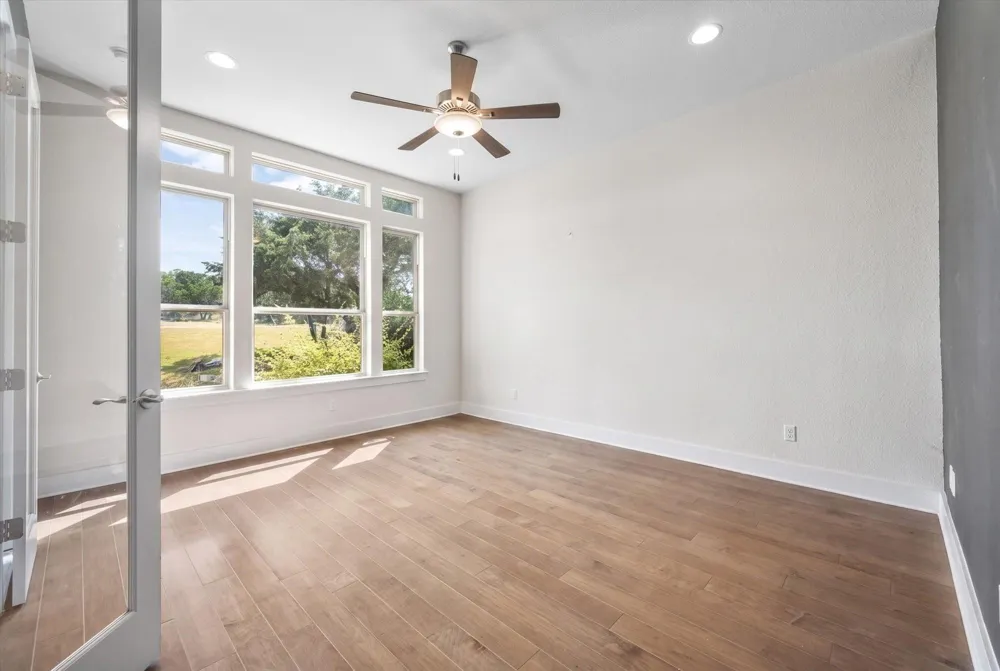 19112 Leisure Lane Jonestown, TX 78645