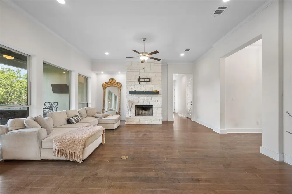 19112 Leisure Lane Jonestown, TX 78645