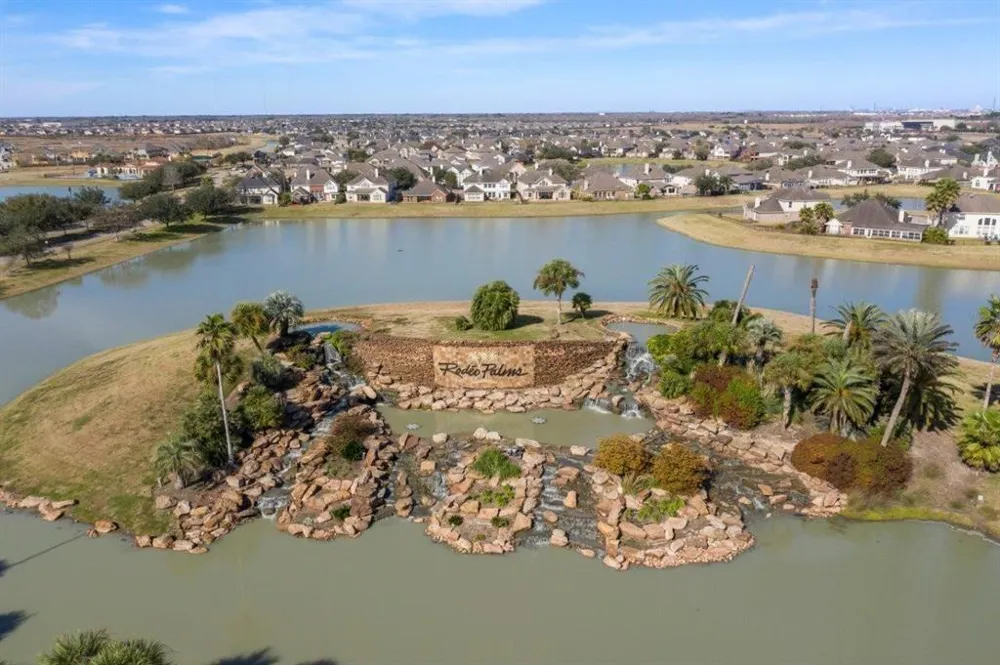 34 San Simeon Drive Manvel, TX 77578