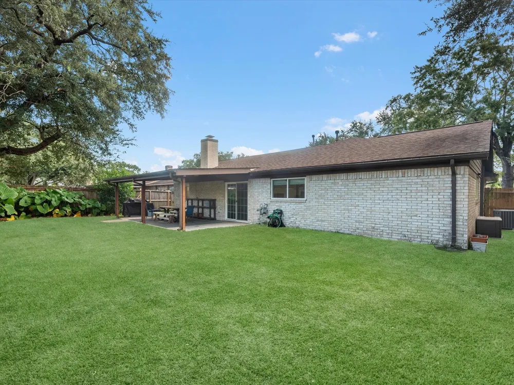 15714 Rill Lane Houston, TX 77062