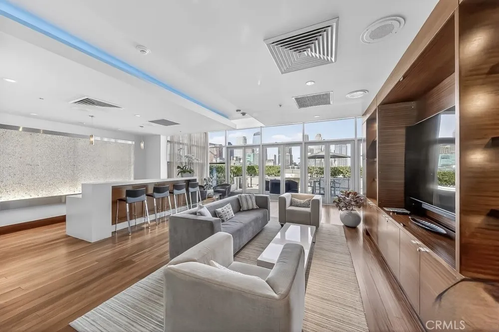1155 S Grand Avenue #1707 Los Angeles, CA 90015