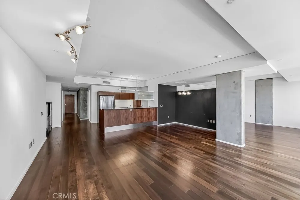 1155 S Grand Avenue #1707 Los Angeles, CA 90015