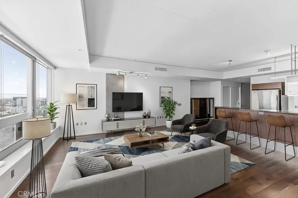 1155 S Grand Avenue #1707 Los Angeles, CA 90015