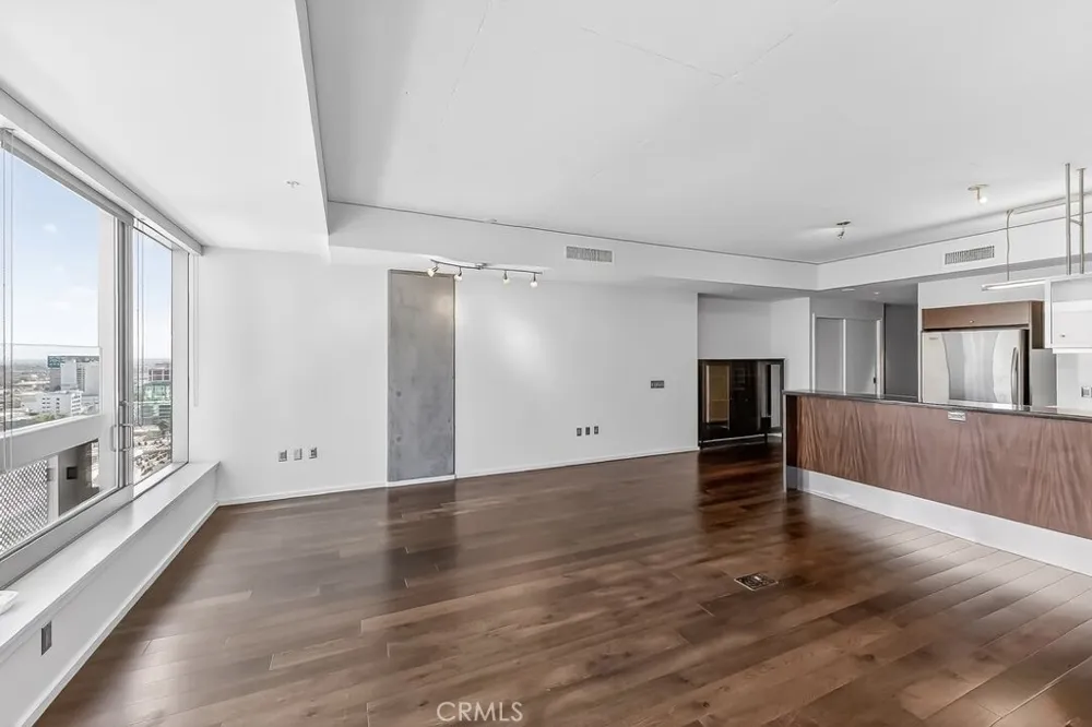1155 S Grand Avenue #1707 Los Angeles, CA 90015