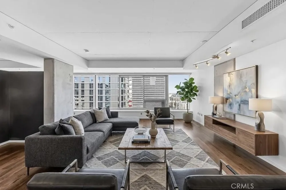 1155 S Grand Avenue #1707 Los Angeles, CA 90015