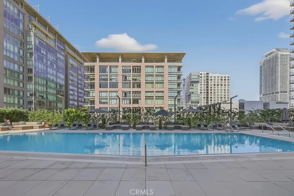 1155 S Grand Avenue #1707 Los Angeles, CA 90015