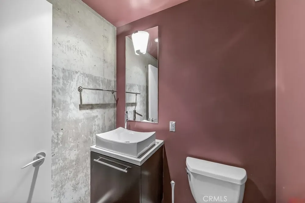 1155 S Grand Avenue #1707 Los Angeles, CA 90015