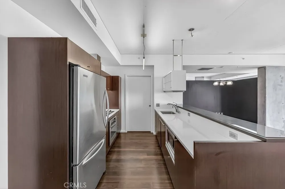 1155 S Grand Avenue #1707 Los Angeles, CA 90015