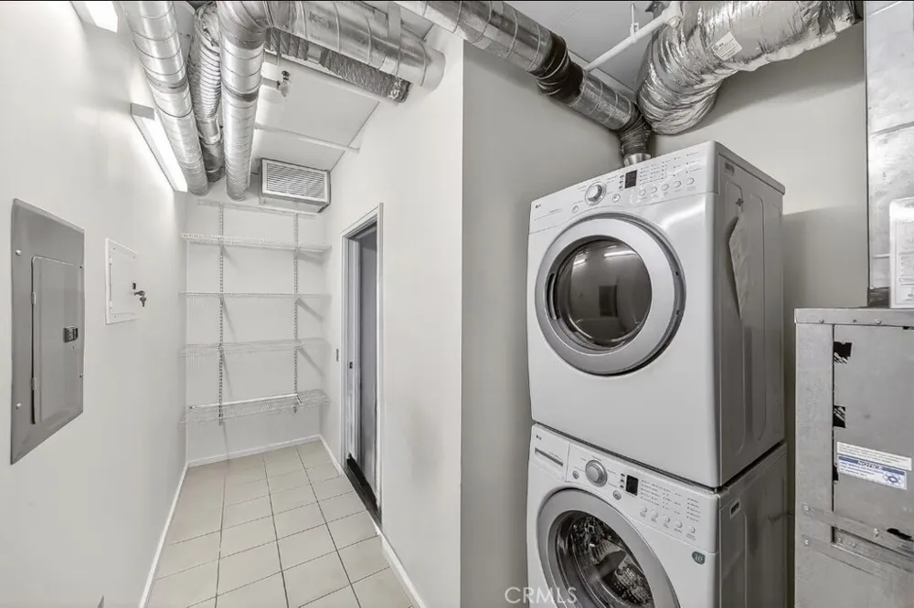 1155 S Grand Avenue #1707 Los Angeles, CA 90015