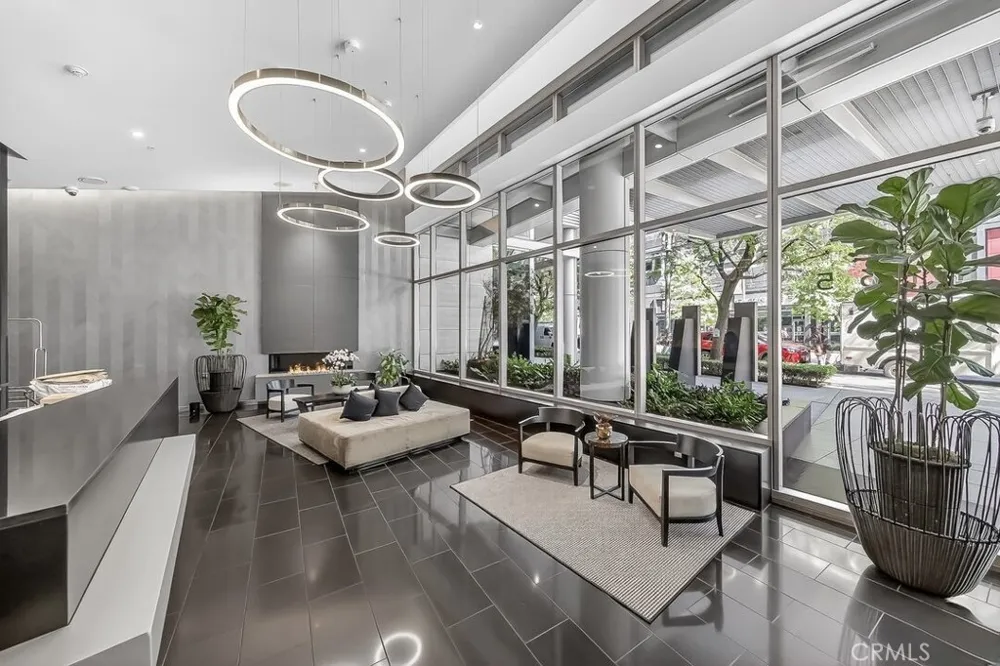 1155 S Grand Avenue #1707 Los Angeles, CA 90015