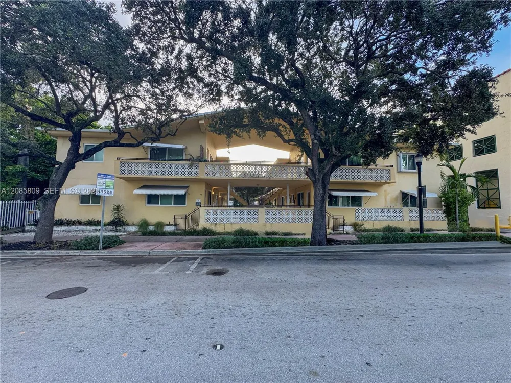75 Washington Ave #20 Miami Beach, FL 33139