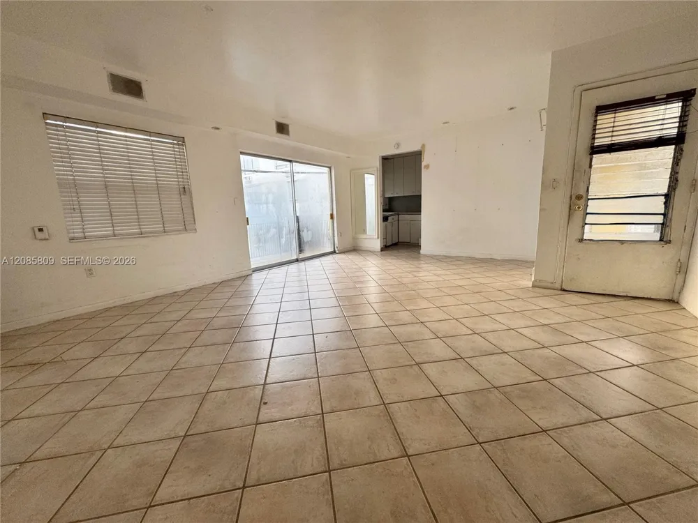 75 Washington Ave #20 Miami Beach, FL 33139