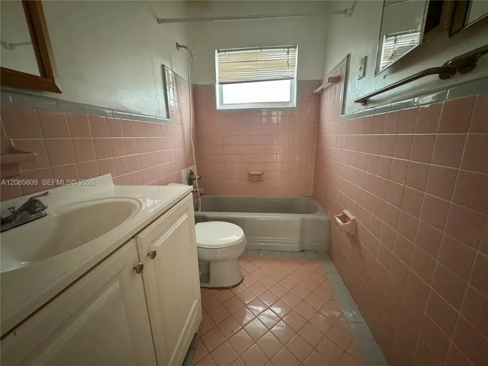 75 Washington Ave #20 Miami Beach, FL 33139